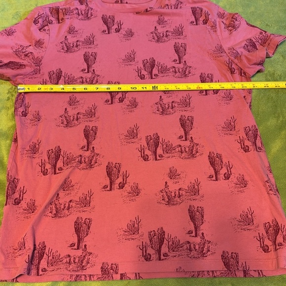 Men’s Goodfellow Cactus T-shirt Sz Large EUC Two different shades of Red - Picture 5 of 6